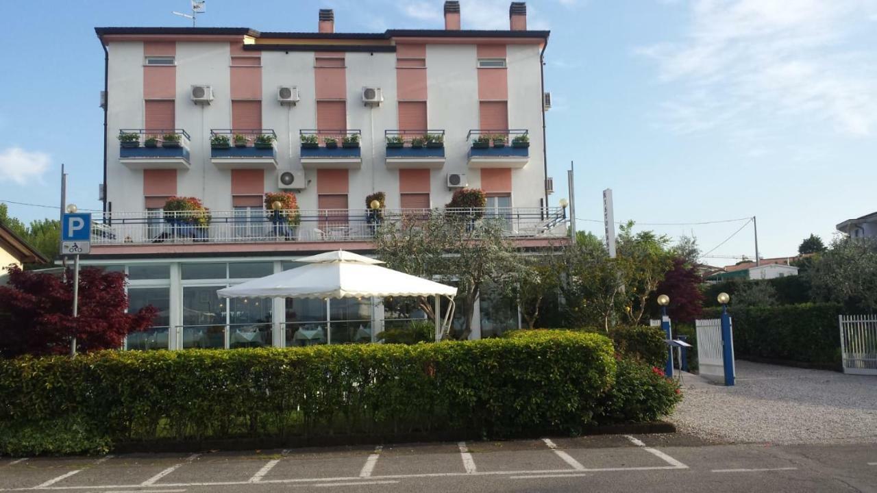 Hotel Cristallo Песк'єра-дель-Гарда Екстер'єр фото