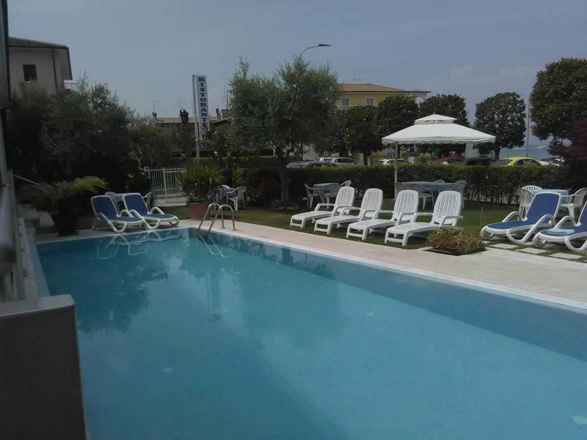 Hotel Cristallo Песк'єра-дель-Гарда Екстер'єр фото