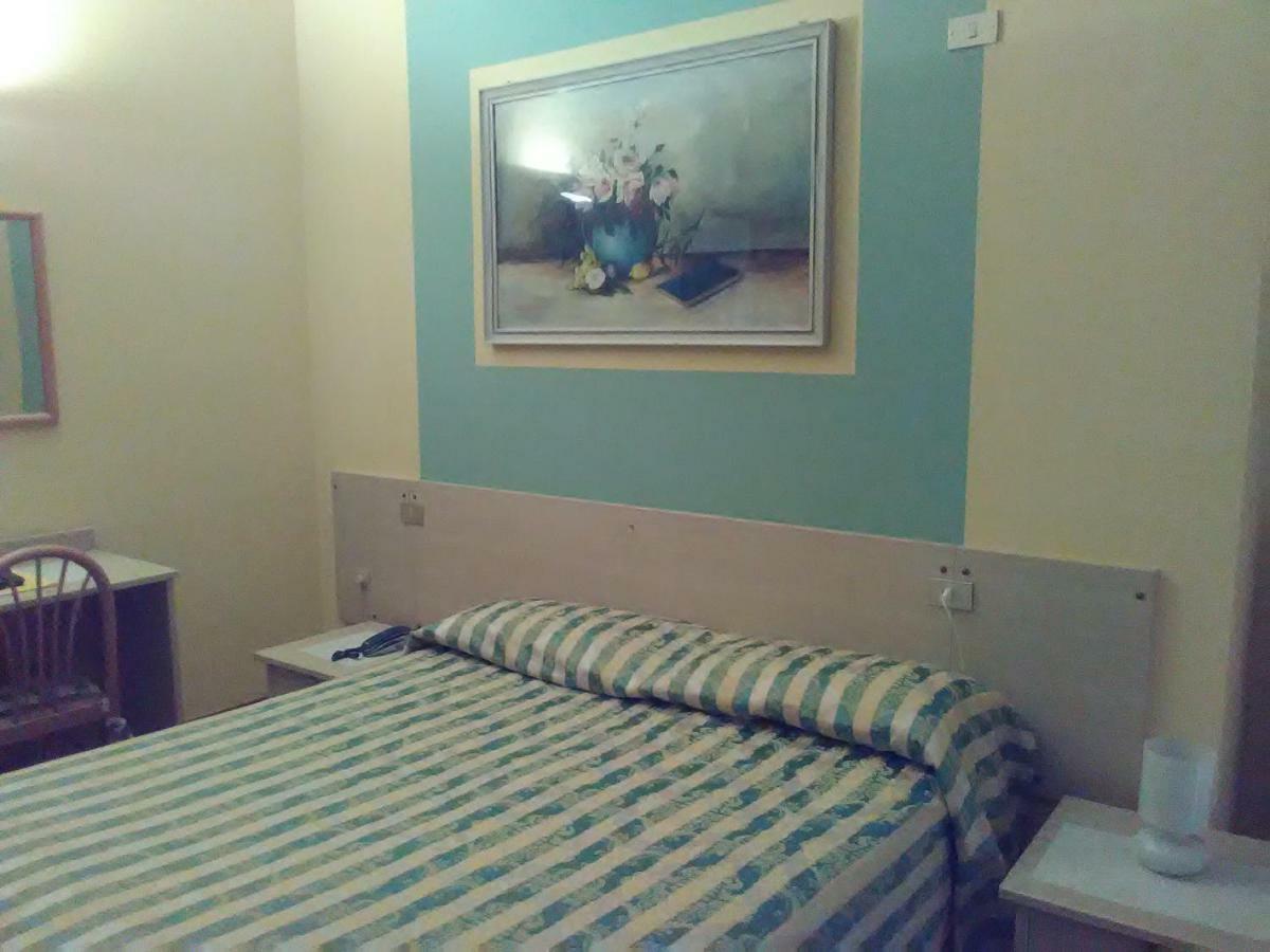Hotel Cristallo Песк'єра-дель-Гарда Екстер'єр фото